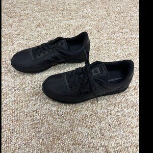 New Balance 410 Men's/Women's Sneaker Black Size 6 (Men) or 7.5 (Women)